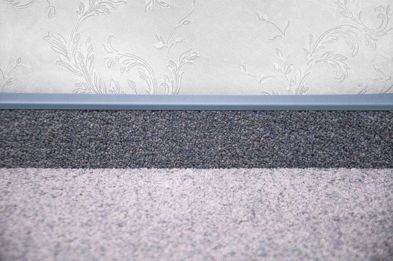 Плинтус для ковролина "Korner" Listwa графит (2500*13,8*50 мм) — купить в Симферополе