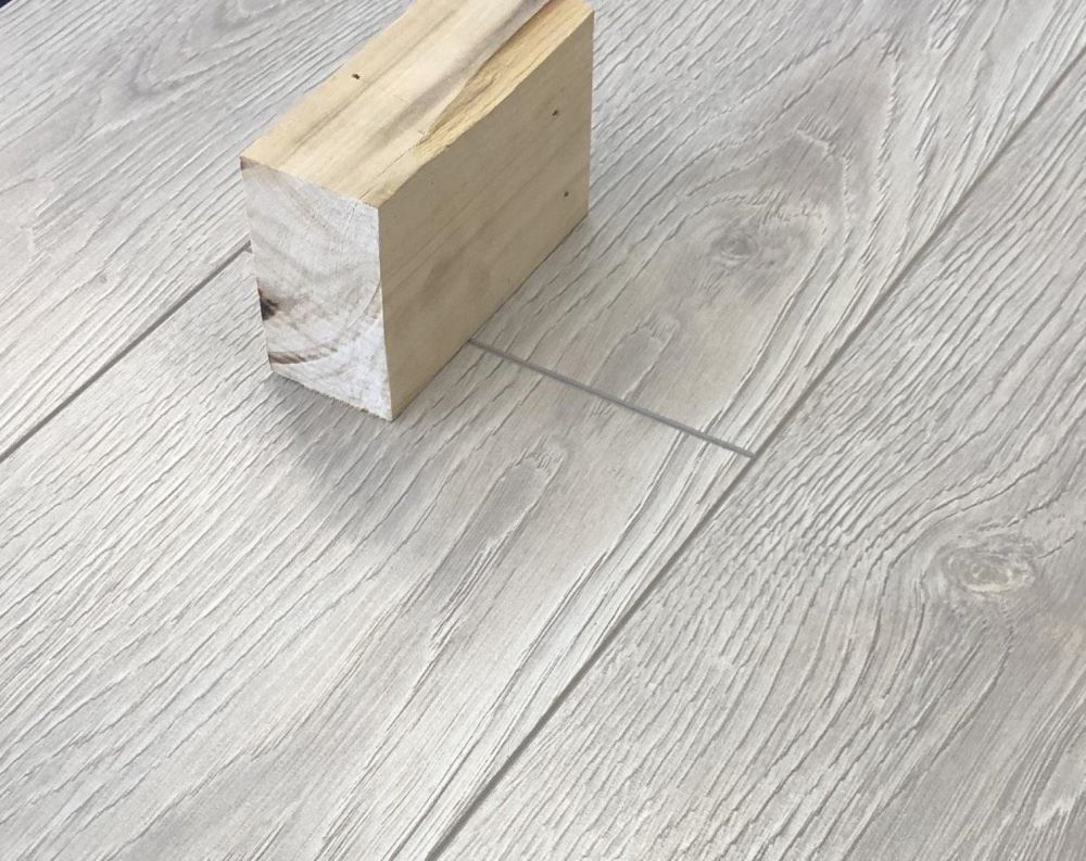 Ламинат "SunFloor" 8/32 4V Дуб Лайн 37 (1380*193*8 мм) — купить в Симферополе